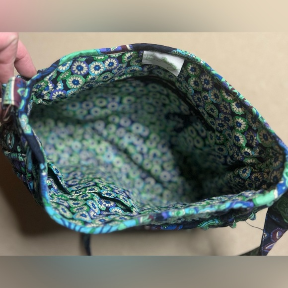 Vera Bradley Magnetic Flap Over Bag Excellent Condition - Picture 9 of 9
